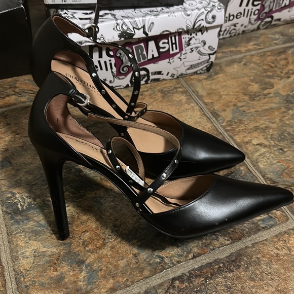 Heels - Picture 2 of 3